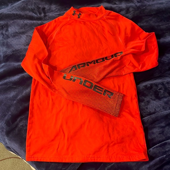 Red/Black Under Amour fitted cold gear - Picture 1 of 3